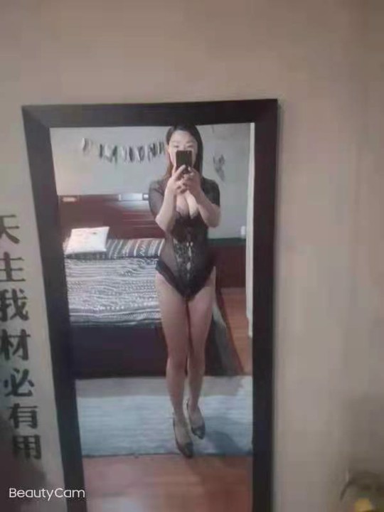 南山私密，皮肤光滑的少妇泻火