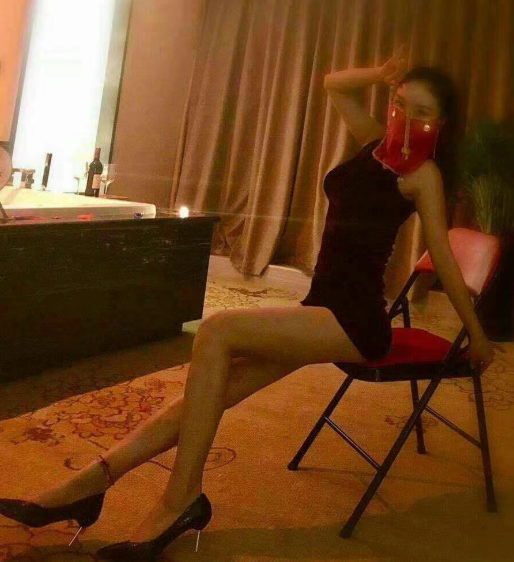 应该是刚出道不久的小护士